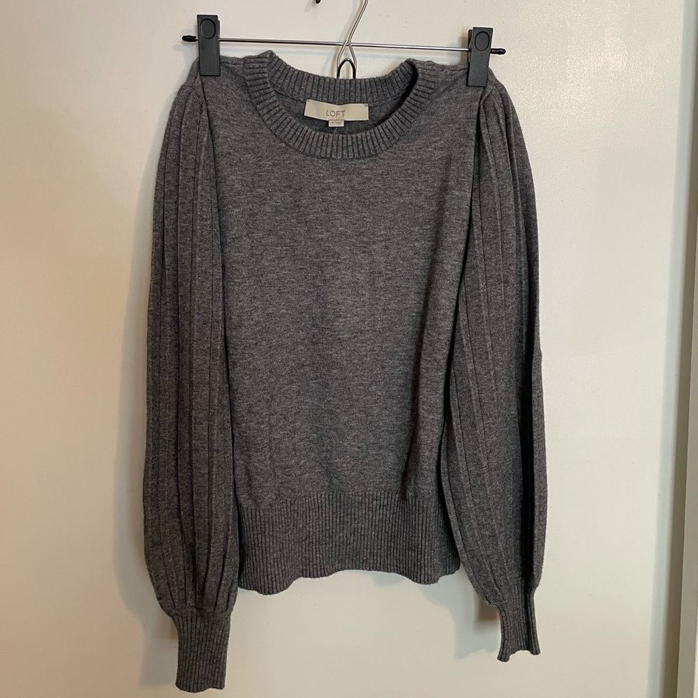 Super soft Loft sweater with puffy sleeves